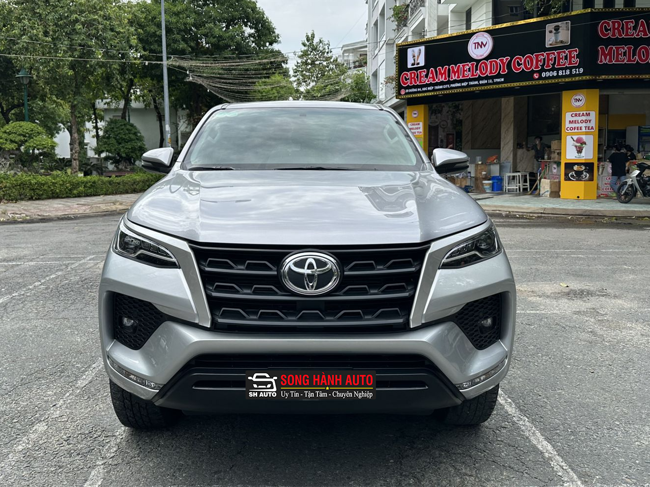 Toyota Fortuner 2.4G AT 2022 - Bạc - Song Hành Auto - 0827391391