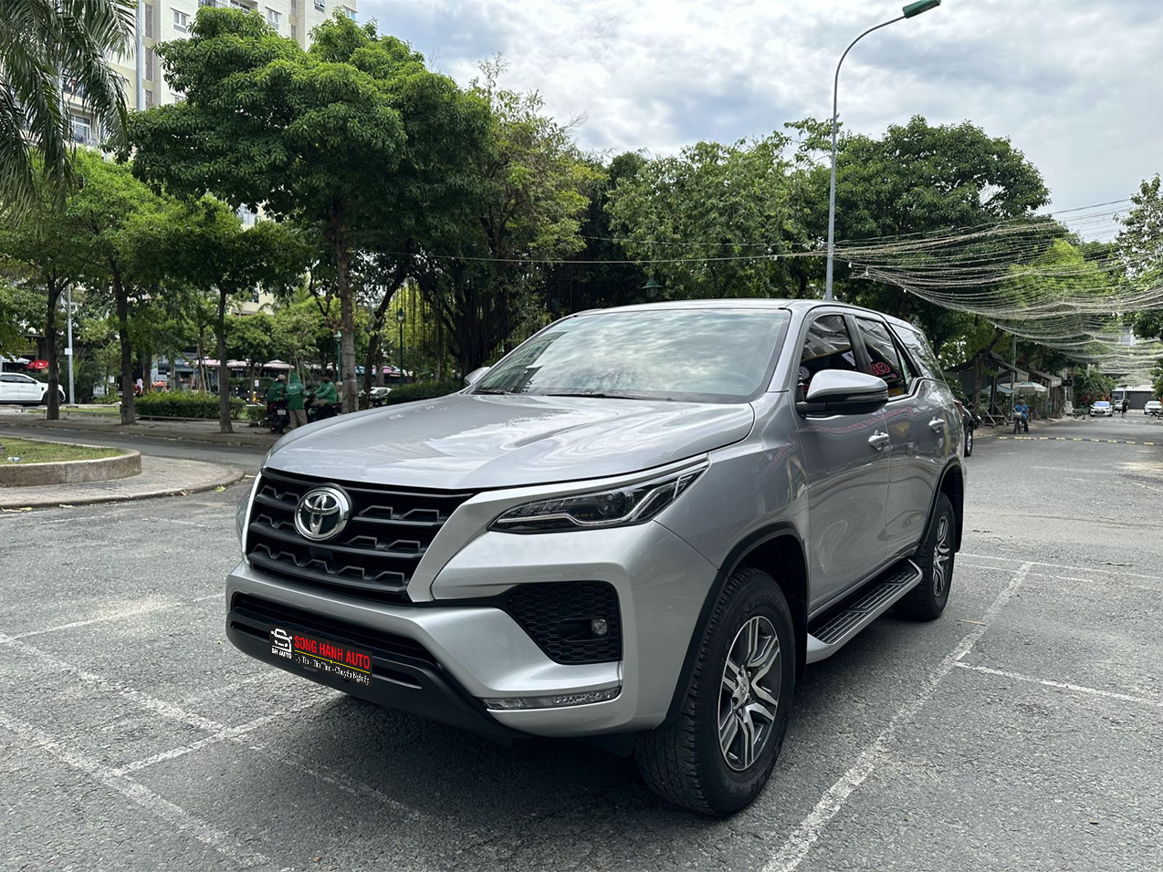 Toyota Fortuner 2.4G AT 2022 - Bạc - Song Hành Auto - 0827391391