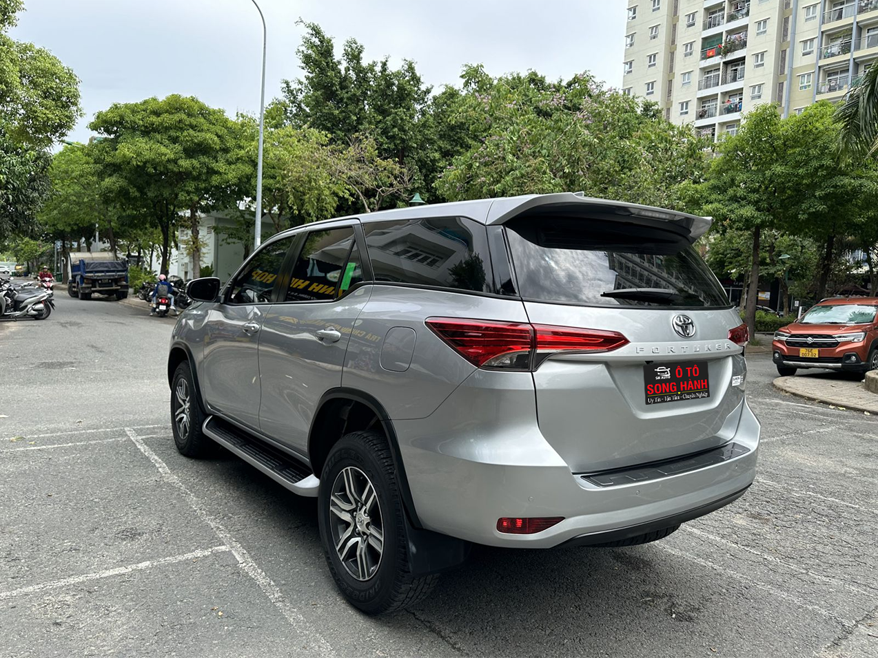 Toyota Fortuner 2.4G AT 2022 - Bạc - Song Hành Auto - 0827391391