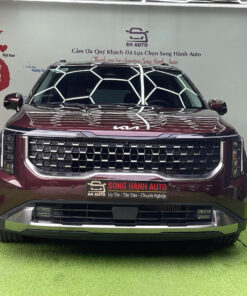 Kia Carnival 2.2D Signature 2025 màu đỏ sang trọng, máy dầu bền bỉ, nhiều công nghệ an toàn, lựa chọn MPV cao cấp cho gia đình.