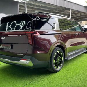 Kia Carnival 2.2D Signature 2025 màu đỏ sang trọng, máy dầu bền bỉ, nhiều công nghệ an toàn, lựa chọn MPV cao cấp cho gia đình.